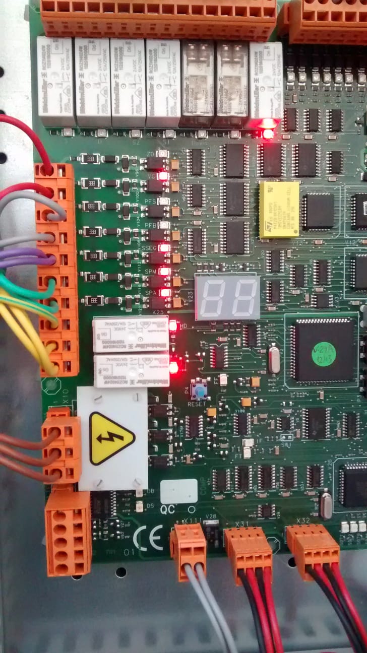 Detalle de fijación de techo americano con tornillería