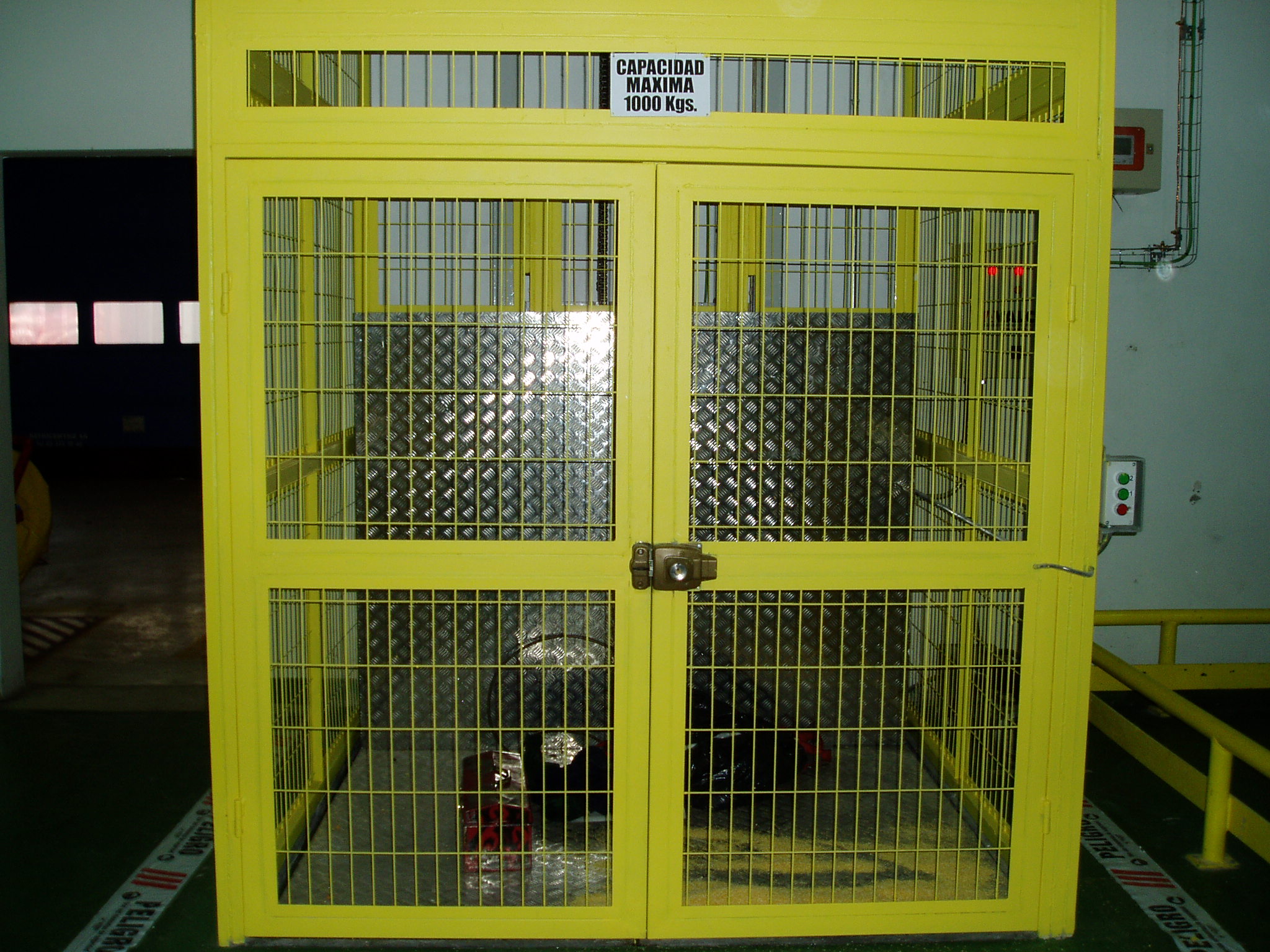 Detalle de aspas de extractor eólico fabricado en hojalatería